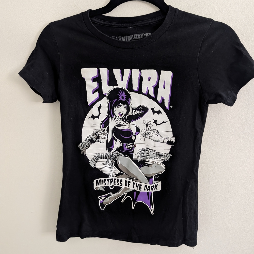 Elvira Mistress of the Dark Black T-Shirt
